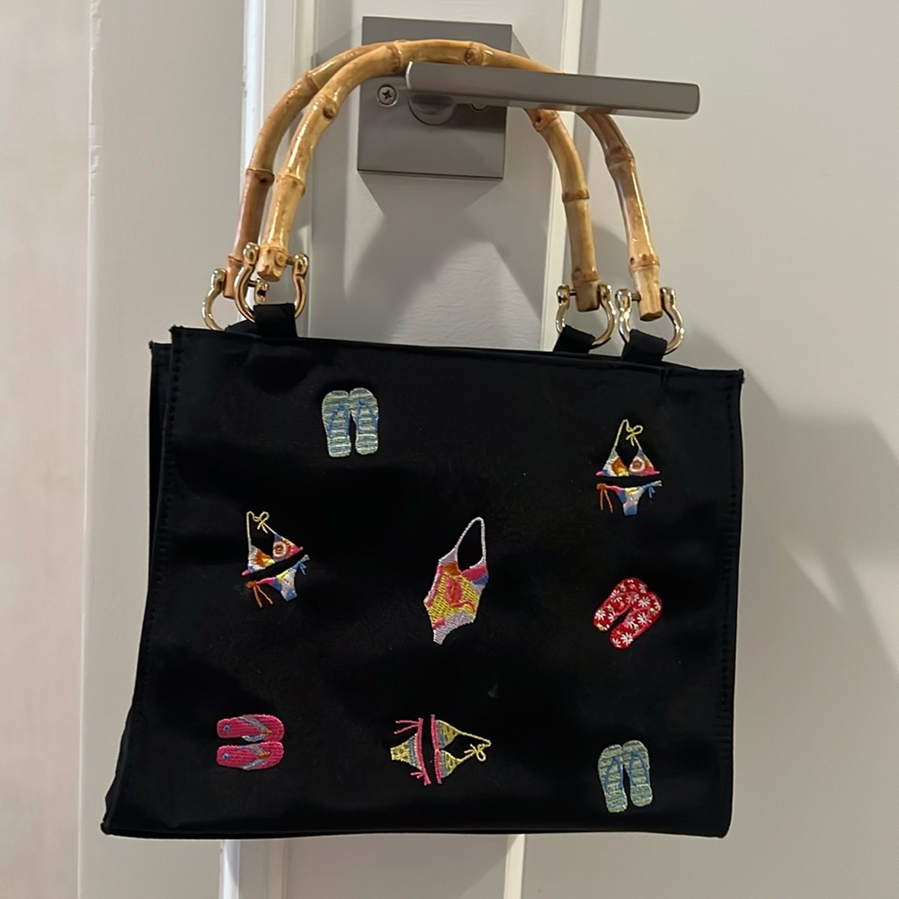 Gently used, purse with embroidered beach themes, bamboo handles, magnet closure